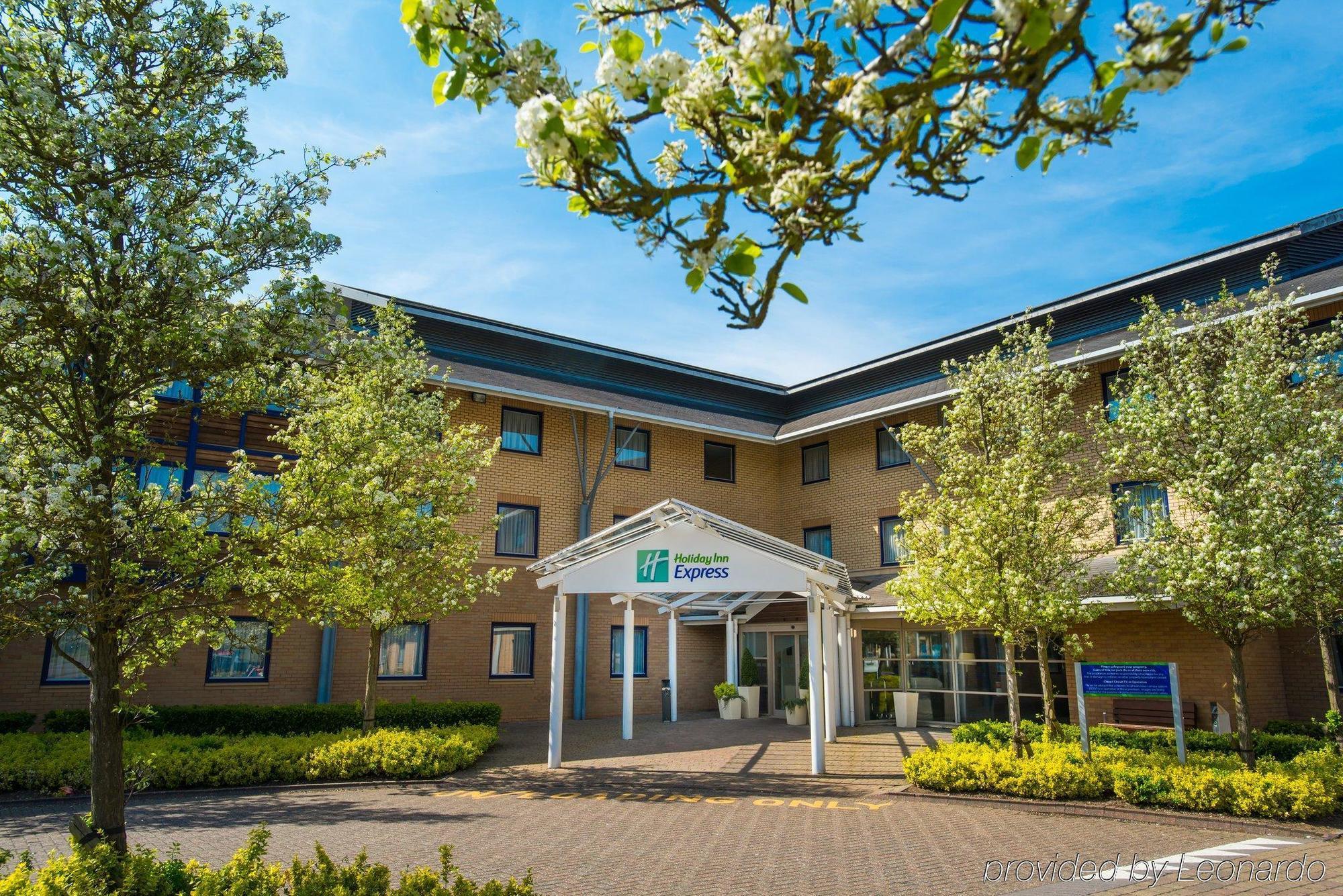 Holiday Inn Express Milton Keynes, An Ihg Hotel Eksteriør billede