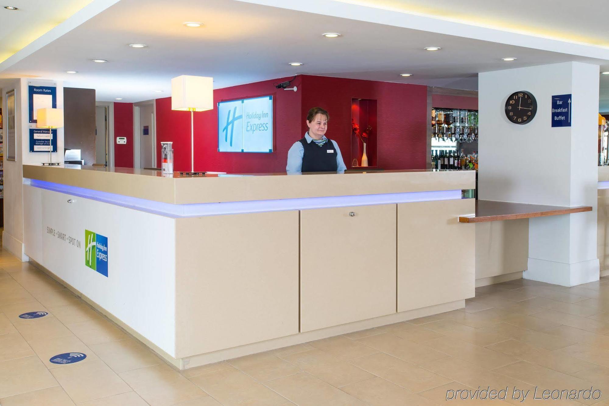 Holiday Inn Express Milton Keynes, An Ihg Hotel Eksteriør billede